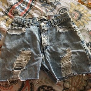 COPY - Levi's ripped shorts